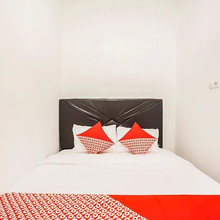 Oyo 2720 Sutomo Inn Medan Kültér fotó