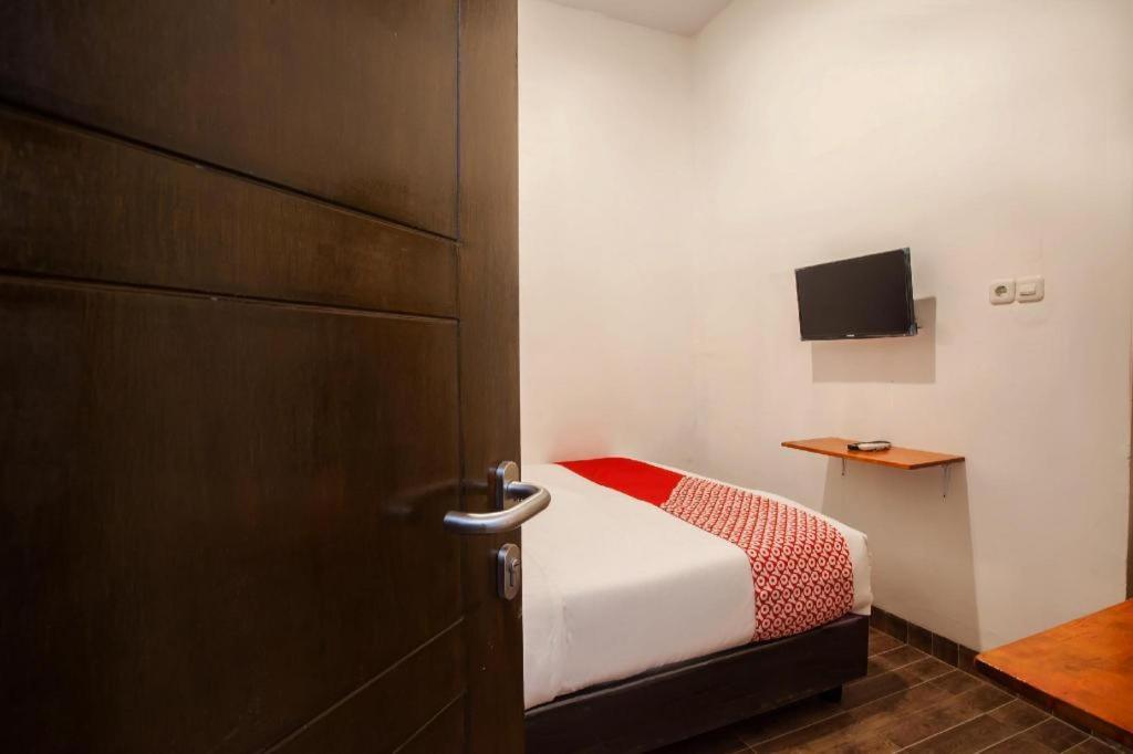 Oyo 2720 Sutomo Inn Medan Kültér fotó