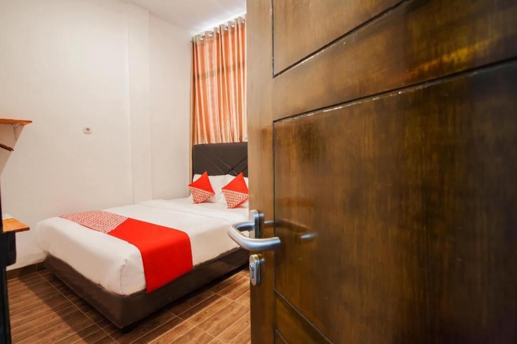 Oyo 2720 Sutomo Inn Medan Kültér fotó