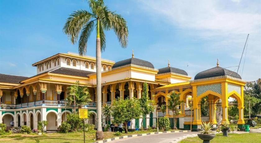 Oyo 2720 Sutomo Inn Medan Kültér fotó