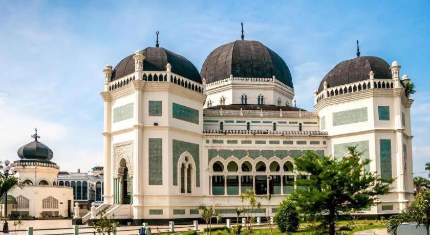 Oyo 2720 Sutomo Inn Medan Kültér fotó