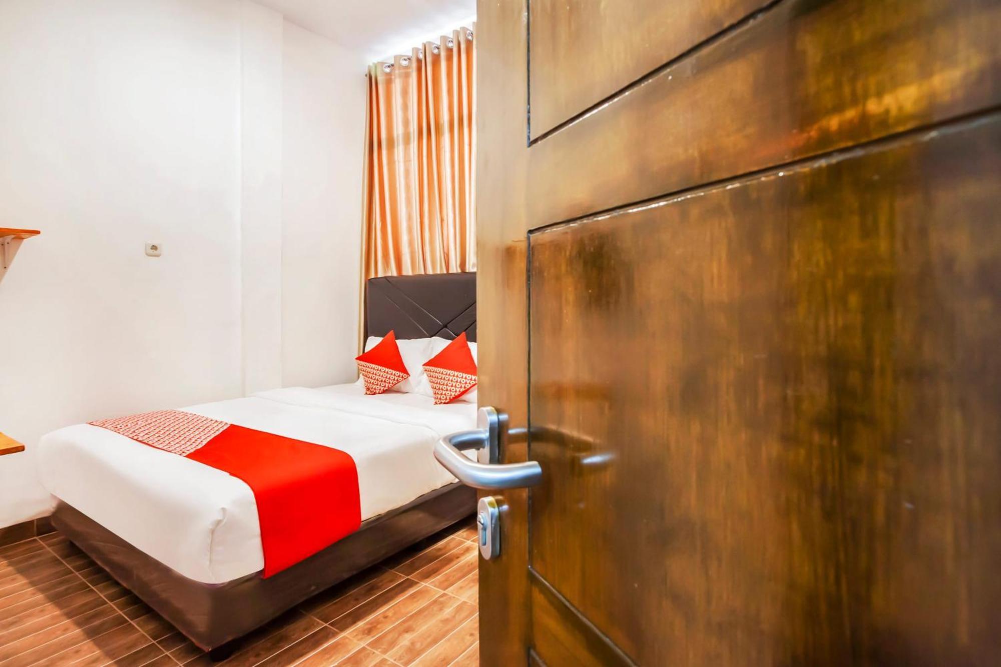 Oyo 2720 Sutomo Inn Medan Kültér fotó